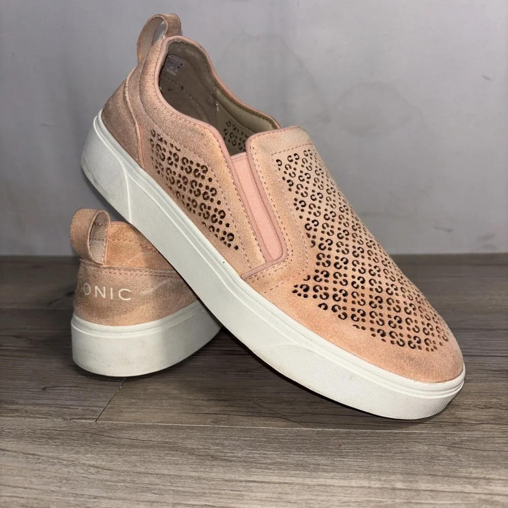 Women's 8 Vionic Kimmie Perf slip-on sneakers Pink Peach Suede Arch Support